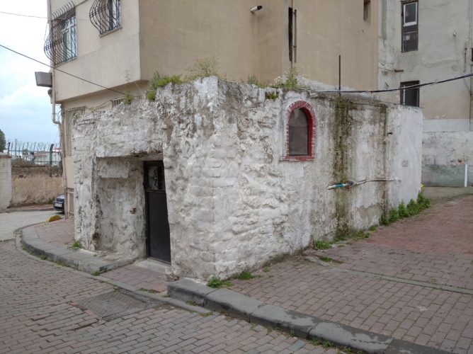 KUMKAPI SEVGİ SOKAK ÇEŞMESİ (ÖNCESİ)