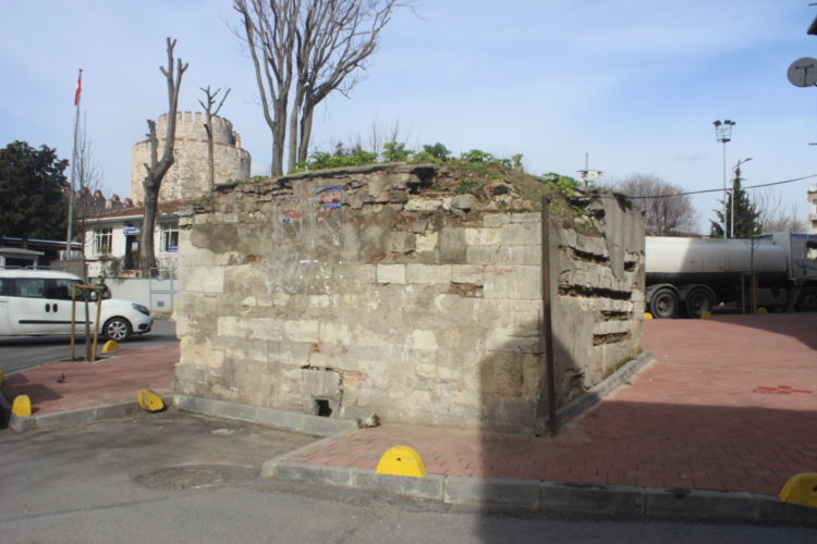 YEDİKULE MEYDAN ÇEŞMESİ ÖNCESİ 2